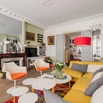 Veeve - Playful Atelier